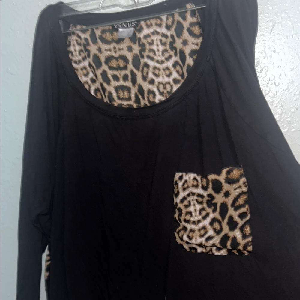 VENUS Black and Tan Long Sleeve Boxy Blouse